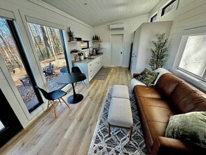 Televisión y chimenea 