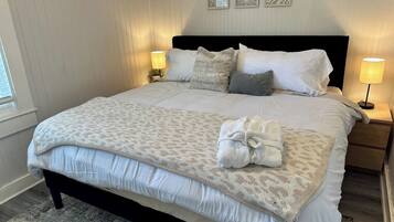 Desk, iron/ironing board, WiFi, bed sheets