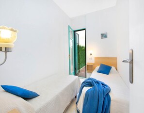 Departamento | 3 habitaciones y tabla de planchar con plancha 