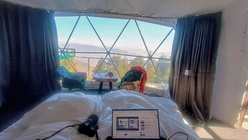 Habitación de lujo con 1 cama doble o 2 individuales, balcón, vistas a la montaña | Cortinas opacas y sistema de insonorización
