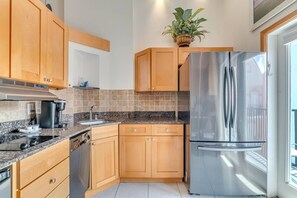 Fridge, microwave, stovetop, dishwasher