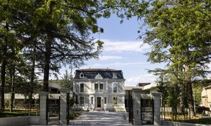 Exterior - 2-room Apartment for 2 People, Courtyard Side (Gréoux-les-Bains)