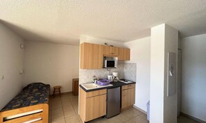 Fridge, microwave, coffee/tea maker, electric kettle