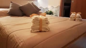 Chambre Triple Deluxe, vue ville | Wi-Fi gratuit