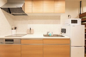 Leilighet | Eget kjøkken | Kjøleskap, mikrobølgeovn, kokeplater og kjøkkenutstyr