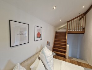1 bedroom, bed sheets