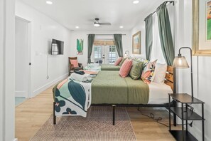 3 Schlafzimmer, Schreibtisch, Bügeleisen/Bügelbrett, kostenloses WLAN