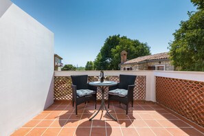 Apartment | Balcony - Apartment in Fazana Near Valbandon Beach (Fazana)