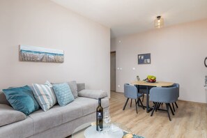 Apartment | Living room | Fireplace - Apartment in Fazana Near Valbandon Beach (Fazana)