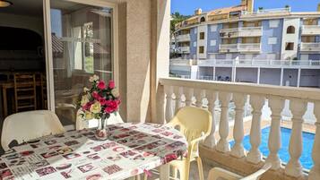 Khu ẩm thực ngoài trời