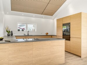 Fridge, microwave, dishwasher, cookware/dishes/utensils