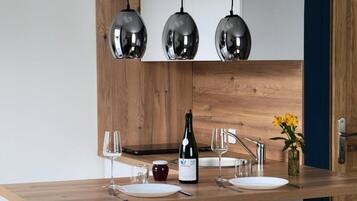 Cookware/dishes/utensils