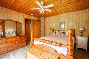 5 bedrooms, iron/ironing board, free WiFi, bed sheets