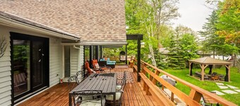 Lakefront Cottage with Cozy Cabin Appeal