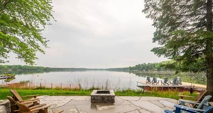Lakefront Cottage with Cozy Cabin Appeal