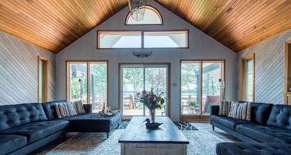 Lakefront Cottage with Cozy Cabin Appeal