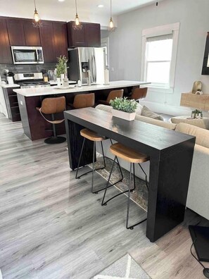 Private kitchen - Luxe Victorian 2BR/2BA Downtown w/Serene Backyard (Sacramento)