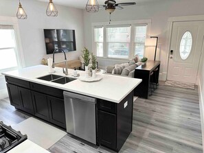 Interior - Luxe Victorian 2BR/2BA Downtown w/Serene Backyard (Sacramento)