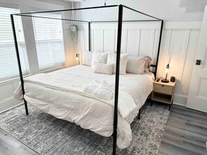 Desk, iron/ironing board, WiFi, bed sheets