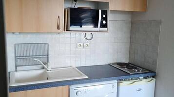 Fridge, microwave, dishwasher, coffee/tea maker