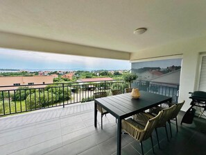 Balcony - Spacious Apartment With Wonderful sea View (Rab)