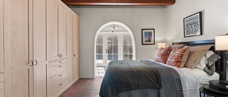 2 slaapkamers, een strijkplank/strijkijzer, wifi, beddengoed