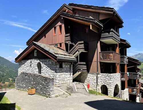 2 Rooms for 4 People