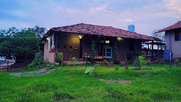 Luxury Single Room, River View | Balcony