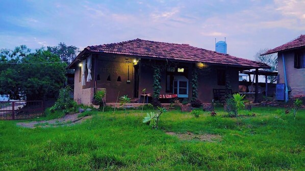 Yhden hengen luksushuone, jokinäköala | Parveke