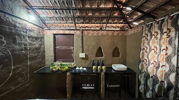 Luxury Single Room, River View | Private kitchen