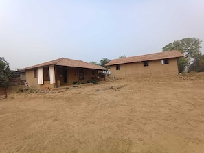 Luxury Single Room, River View - Shiva kashi Home stay  (Kasrawad)