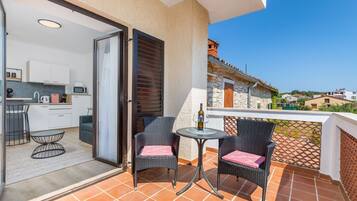 Apartment | Outdoor dining