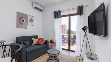 Apartment | Living room | Fireplace