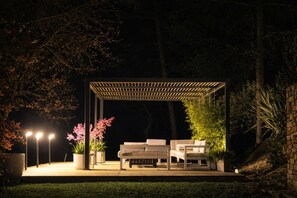 Terrace/patio - Comfortable flat – Swimming pool, boules court & peaceful setting in Pertuis (Pertuis)