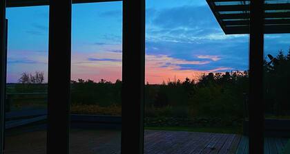 Peaceful, renovated cottage by the fjord