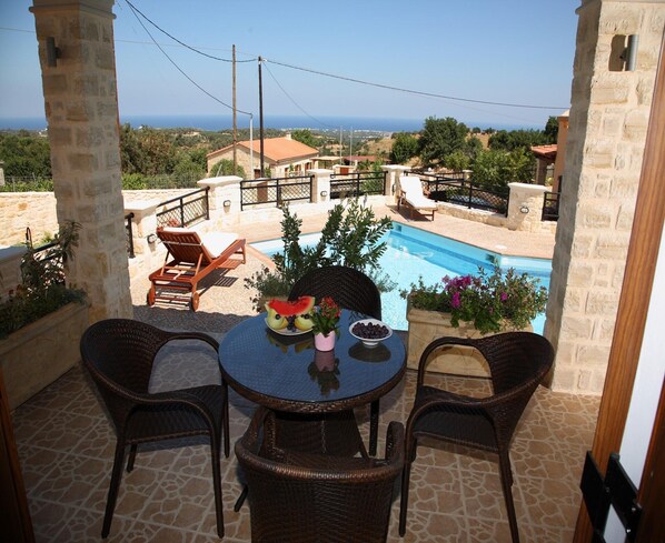 Villa | Balcony - Attractive Villa With Private Pool (Rethymno)