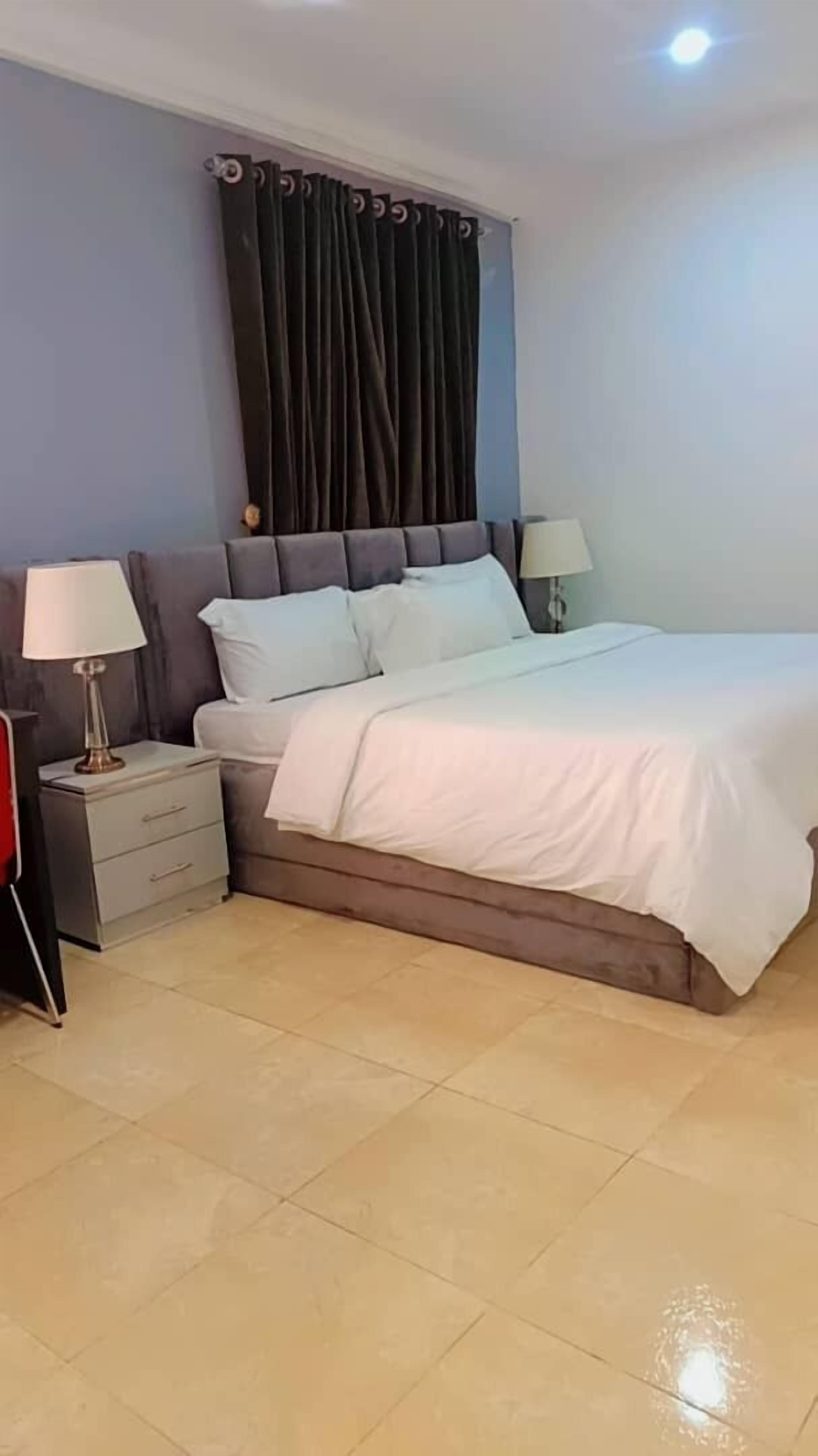 Bureau, espace de travail pour ordinateur portable