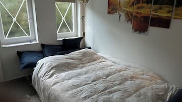 1 slaapkamer, een strijkplank/strijkijzer, wifi, beddengoed