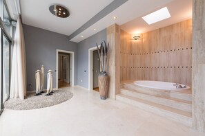 Douche, sèche-cheveux