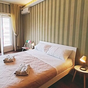 4 Schlafzimmer, Zimmersafe, Schreibtisch, Bügeleisen/Bügelbrett