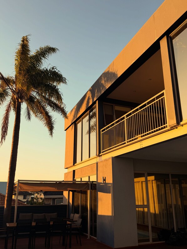 المنشأة من الخارج