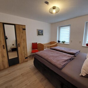 2 bedrooms, free WiFi, bed sheets - Holiday Apartment 'Quiet and Central' with Wi-Fi (Schwerin)