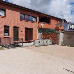 Exterior - Holiday Apartment 'Quiet and Central' with Wi-Fi (Schwerin)