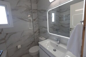 Villa, 2 Bedrooms, Private Pool, Garden View | Bathroom