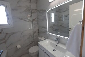 Villa, 2 Bedrooms, Private Pool, Garden View | Bathroom