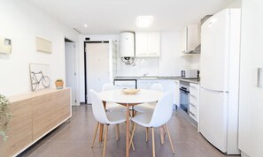 Fridge, oven, coffee/tea maker, toaster - Apartments in Puerto de Sagunto (Sagunto)