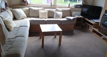 3 Bed Caravan-sleeps 8-pets-onsite Pools-parking