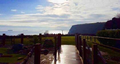 Coastal Caravan Retreat - Child & Pet Friendly