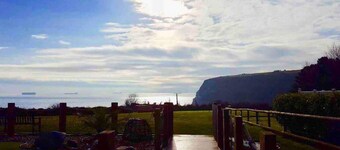 Coastal Caravan Retreat - Child & Pet Friendly