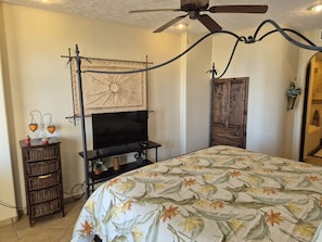 2 bedrooms, desk, iron/ironing board, WiFi